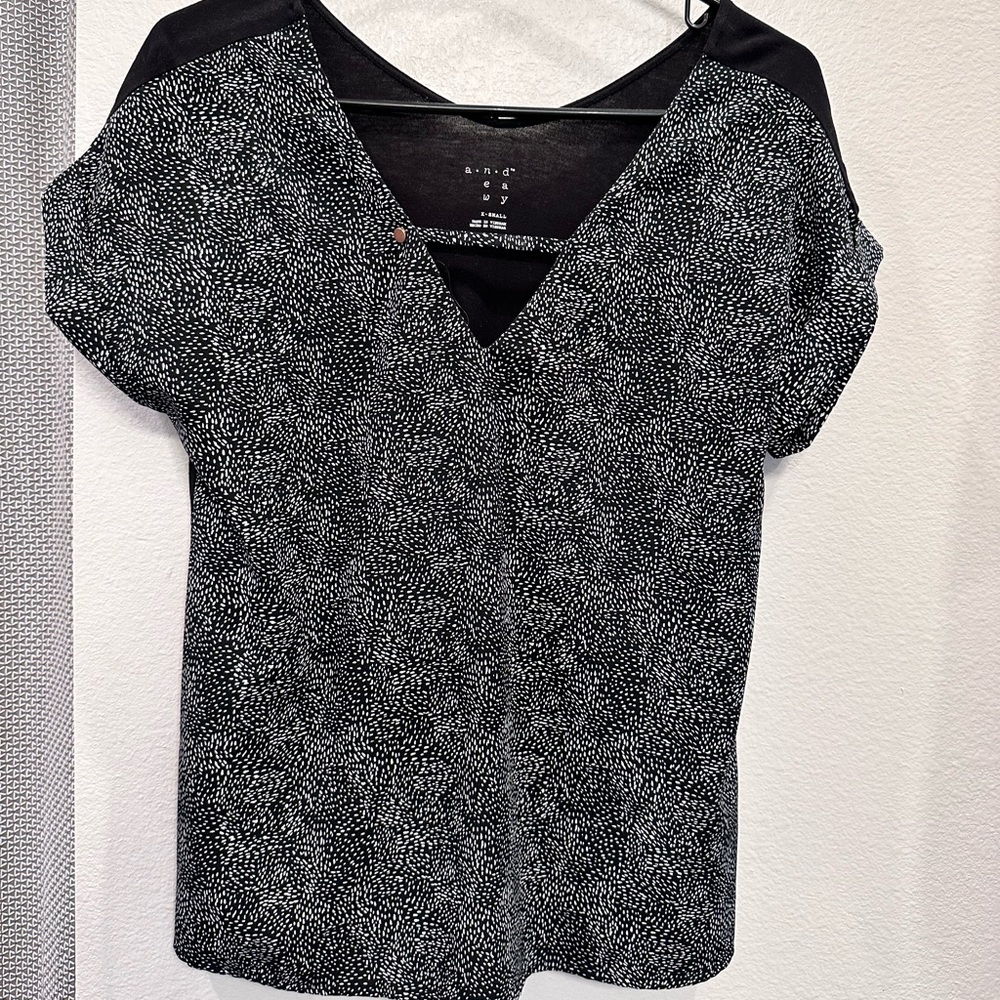 Black and white patterned short sleeve blouse